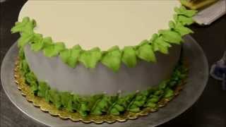 How to make a Sunflowers design cake in Minutes [upl. by Zacharias52]