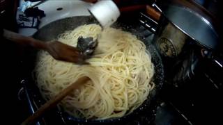 VIDEORICETTA Linguine al pomodoro seppia e nero di seppia [upl. by Assilev]